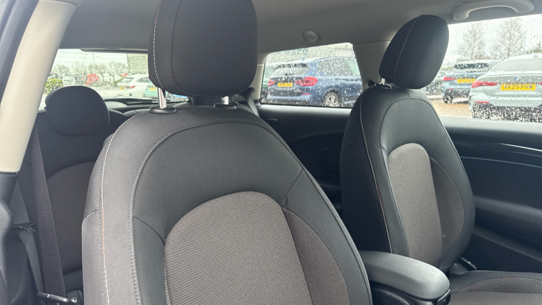 MINI Hatchback 1.5 Cooper Classic 3dr Auto Petrol Hatchback